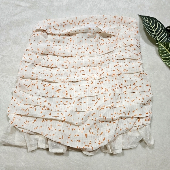 Seven Wonders White Draped Mini Skirt w/ Polkadot Hem ✦ Side Zip ✦ Spring Style - Picture 4 of 13